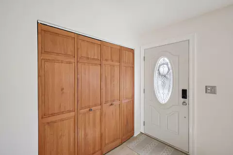 Entry Way - 4441 Harbor Cir, Hoffman Estates, IL 60192 photo 1 of 2
