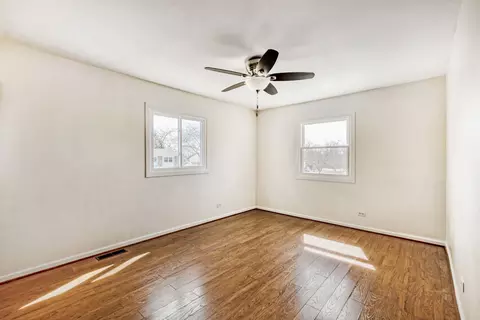 Bedroom - 4441 Harbor Cir, Hoffman Estates, IL 60192 photo 1 of 4
