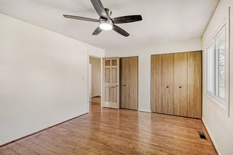 Bedroom - 4441 Harbor Cir, Hoffman Estates, IL 60192 photo 2 of 4