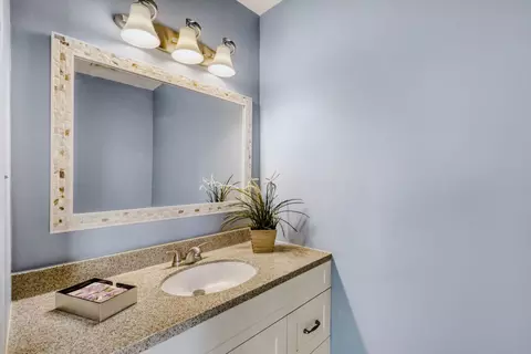 Bath - 4441 Harbor Cir, Hoffman Estates, IL 60192 photo 3 of 3