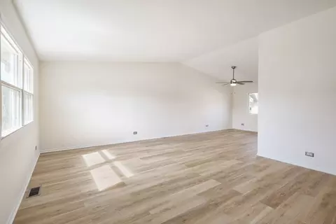 Living - 4441 Harbor Cir, Hoffman Estates, IL 60192 photo 2 of 6