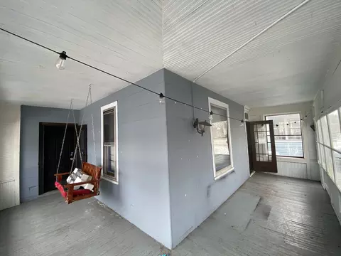 Exterior - 515 Walnut Ave, Elgin, IL 60123 photo 2 of 2