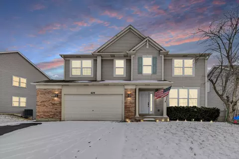 629 Waterford Ln, South Elgin, IL 60177