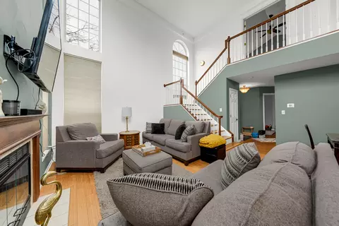 Living - 108 Hampton Blvd, Lake Bluff, IL 60044 photo 2 of 3