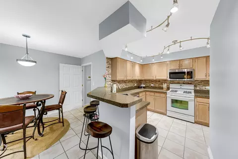 Kitchen - 108 Hampton Blvd, Lake Bluff, IL 60044 photo 1 of 2