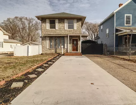 726 10th Ave S, Clinton, IA 52732