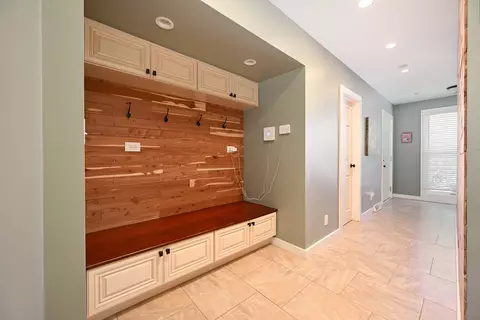 Entry Way - 5 N300 Powis Rd, Wayne, IL 60184 photo 10 of 10