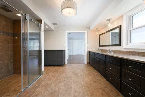 Bath - 5 N300 Powis Rd, Wayne, IL 60184 photo 3 of 6
