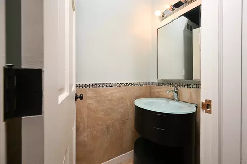 Bath - 5 N300 Powis Rd, Wayne, IL 60184 photo 6 of 6