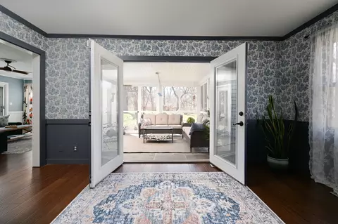 Entry Way - 5 N300 Powis Rd, Wayne, IL 60184 photo 3 of 10