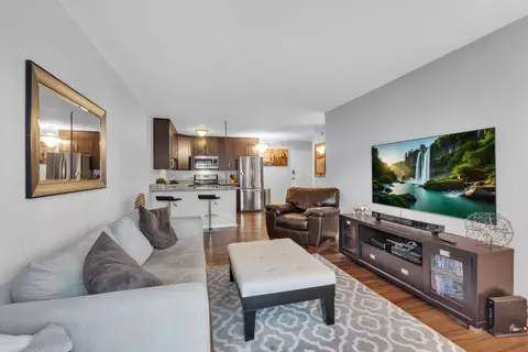 Living - 320 Circle Ave #404, Forest Park, IL 60130 photo 3 of 3