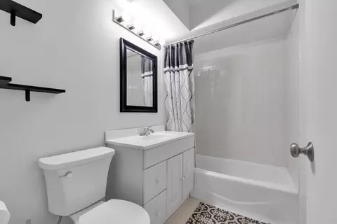 Bath - 320 Circle Ave #404, Forest Park, IL 60130 photo 1 of 1