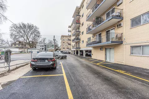 Exterior - 320 Circle Ave #404, Forest Park, IL 60130 photo 2 of 3