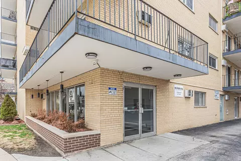 Exterior - 320 Circle Ave #404, Forest Park, IL 60130 photo 3 of 3