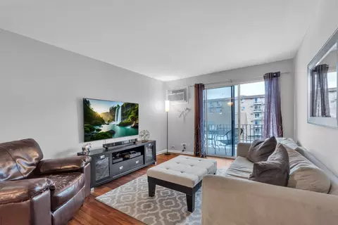 Living - 320 Circle Ave #404, Forest Park, IL 60130 photo 2 of 3