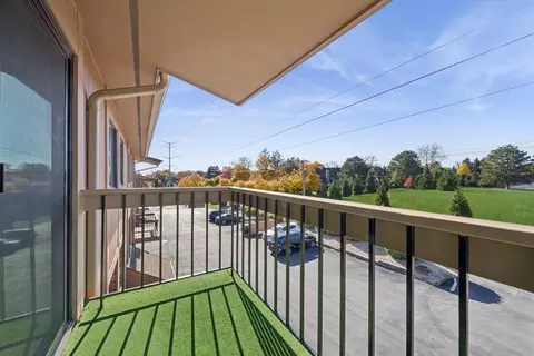 7990 Garfield Ave #14-3, Burr Ridge, IL 60527