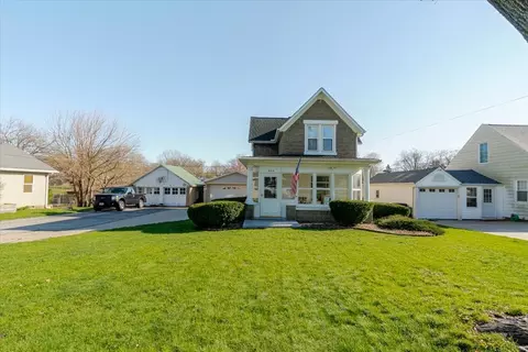 502 W Cruger Ave, Eureka, IL 61530
