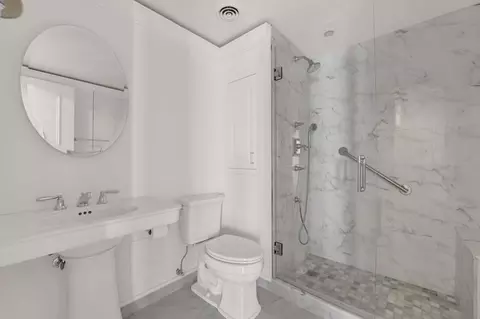 Bath - 40 E Delaware Pl #1702, Chicago, IL 60611 photo 1 of 3