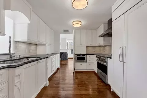 Kitchen - 40 E Delaware Pl #1702, Chicago, IL 60611 photo 1 of 3