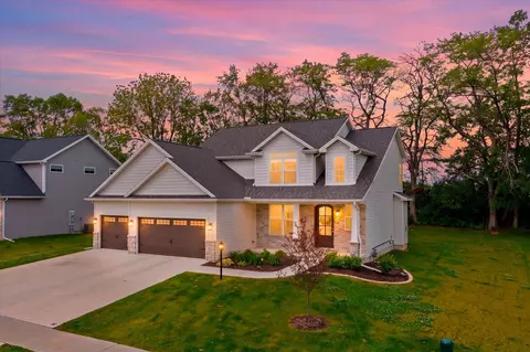 1213 Briarwood Ln, Mahomet, IL 61853