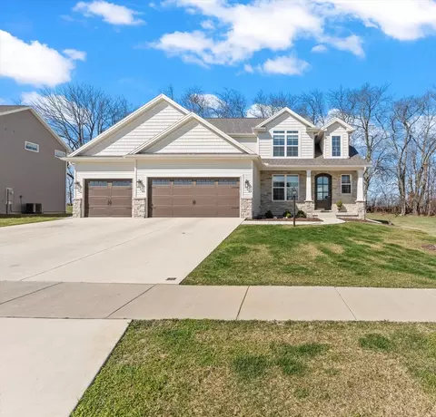 1213 Briarwood Ln, Mahomet, IL 61853