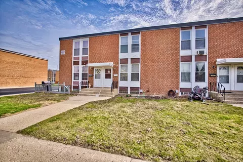 1857 Pine St, Des Plaines, IL 60018