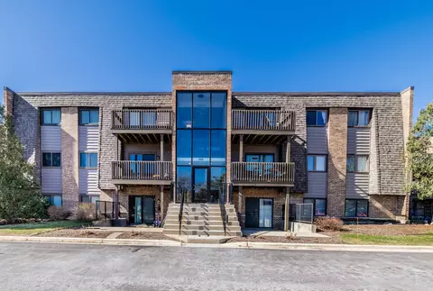 1440 Stonebridge Cir #J7, Wheaton, IL 60189