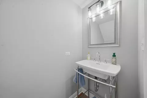 Bath - 2448 Emily Ln, Elgin, IL 60124 photo 3 of 3