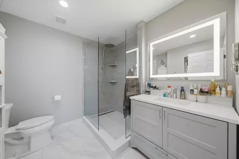Bath - 2448 Emily Ln, Elgin, IL 60124 photo 1 of 3