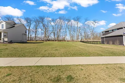 1215 Briarwood Ln, Mahomet, IL 61853
