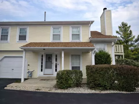 216 Whitewood Dr, Streamwood, IL 60107