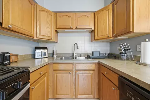 8820 Plainfield Rd, Brookfield, IL 60513 photo 16