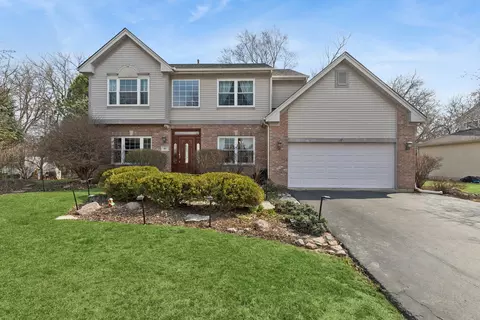 411 Oak Grove Cir, Wauconda, IL 60084