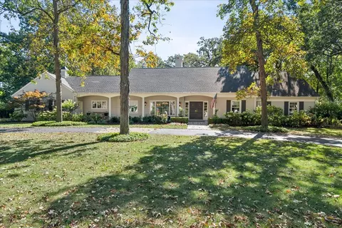 1045 Oak Grove Ln, Lake Forest, IL 60045