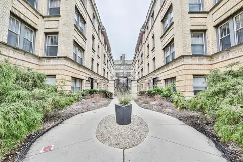 1366 W Greenleaf Ave #3S, Chicago, IL 60626