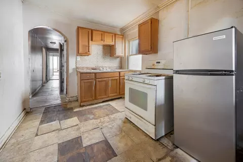 Entry Way - 7241 S Yale Ave, Chicago, IL 60621 photo 1 of 1