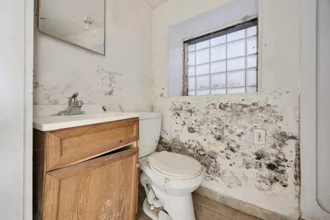 Bath - 7241 S Yale Ave, Chicago, IL 60621 photo 4 of 4