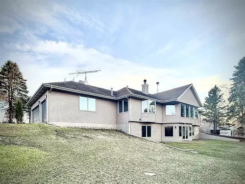 3640 Moffett Rd, Rockton, IL 61072