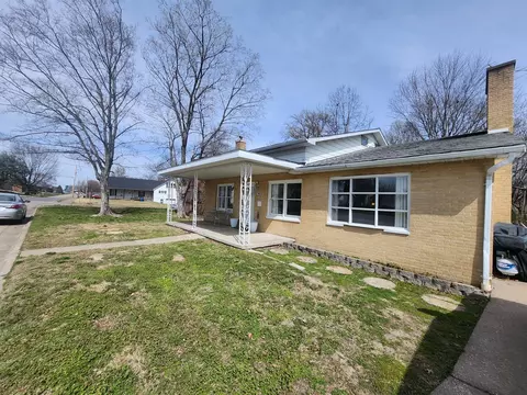 710 N Maple St, Sparta, IL 62286