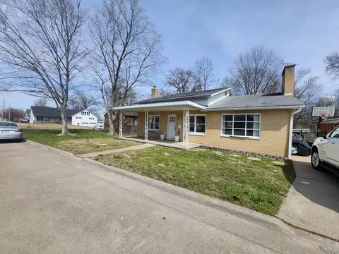 Exterior - 710 N Maple St, Sparta, IL 62286 photo 1 of 5