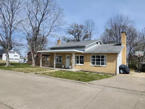 Exterior - 710 N Maple St, Sparta, IL 62286 photo 3 of 5