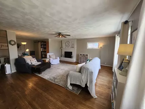 Living - 710 N Maple St, Sparta, IL 62286 photo 1 of 3