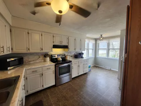 Kitchen - 710 N Maple St, Sparta, IL 62286 photo 2 of 4