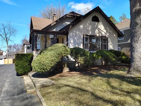 Undisclosed, Libertyville, IL 60048