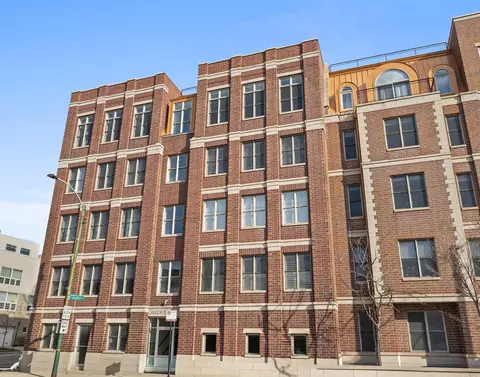 2622 W Diversey Ave #201, Chicago, IL 60647