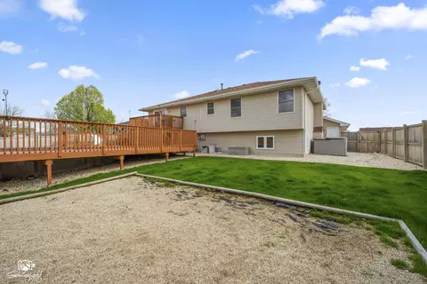 Exterior - 6907 Manchester Dr, Plainfield, IL 60586 photo 8 of 9