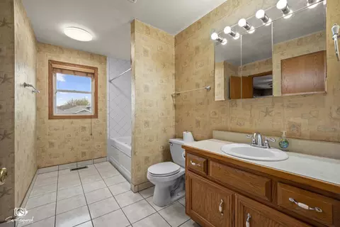 Bath - 6907 Manchester Dr, Plainfield, IL 60586 photo 1 of 2