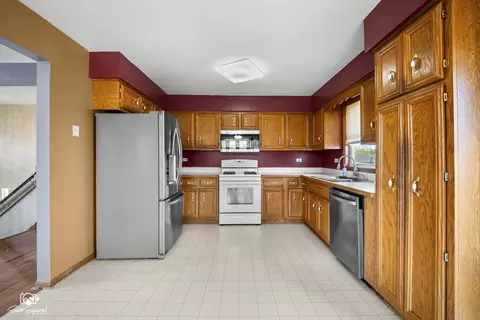 Kitchen - 6907 Manchester Dr, Plainfield, IL 60586 photo 1 of 2