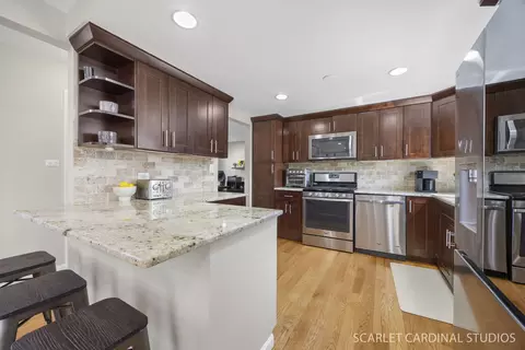 Kitchen - 1003 E Alder Ln, Mount Prospect, IL 60056 photo 2 of 3