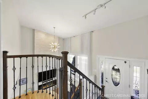 Entry Way - 1003 E Alder Ln, Mount Prospect, IL 60056 photo 2 of 2